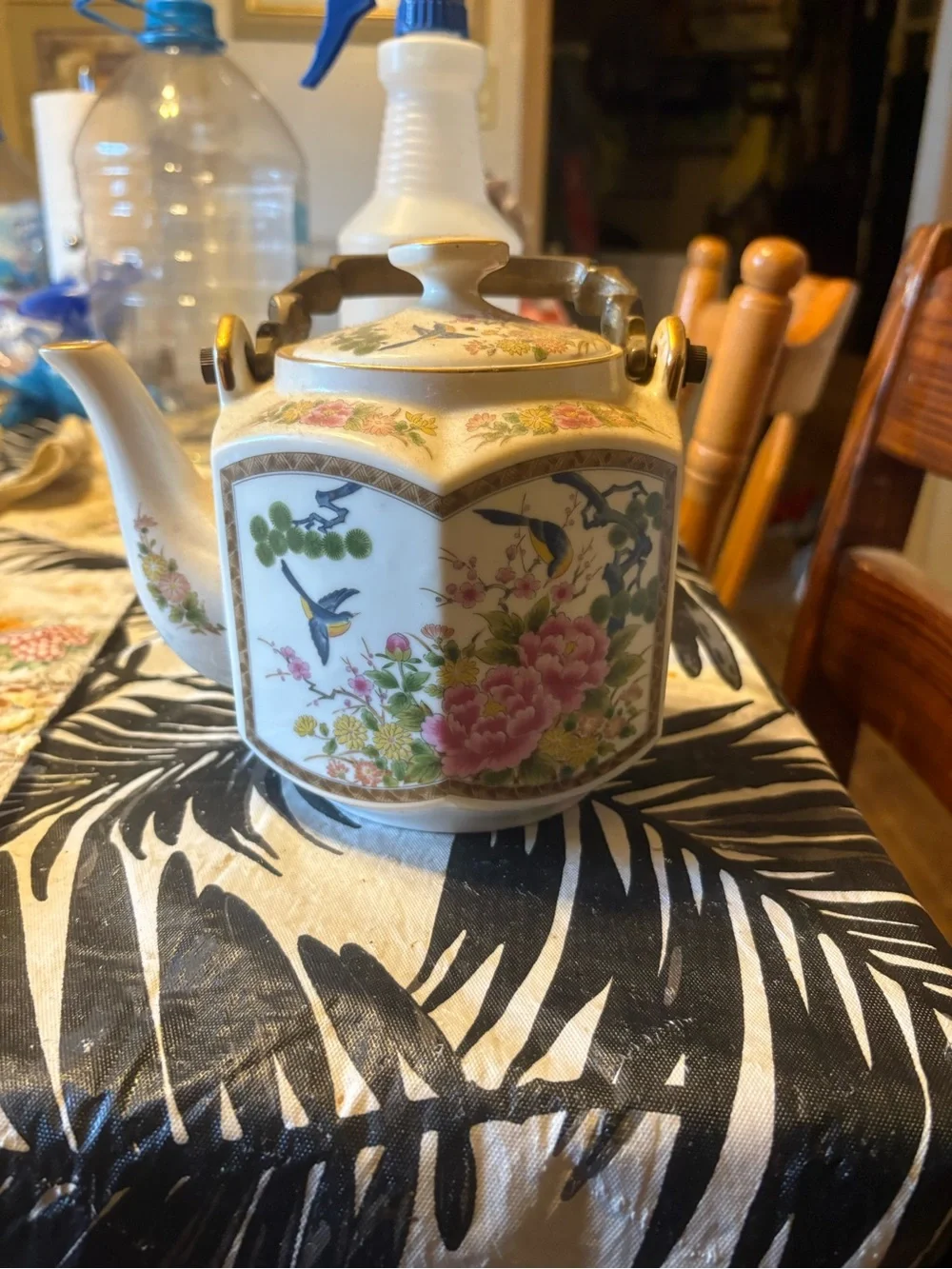 N/A porcelain teapot